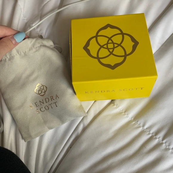 Kendra Scott necklace - Picture 3 of 3